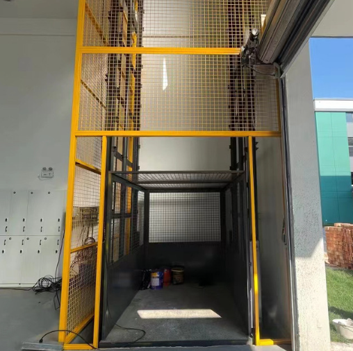 三亚导轨式升降机助力物流园破解运输难题